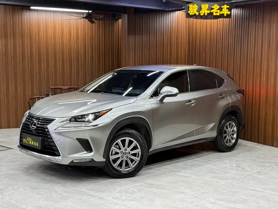 Lexus NX200, 2021