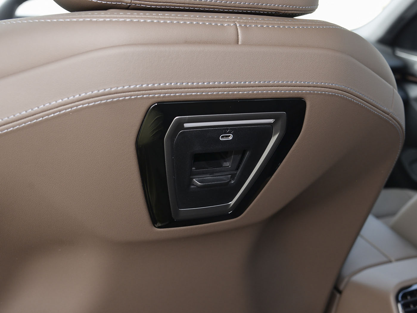 BMW 525Li, 2024