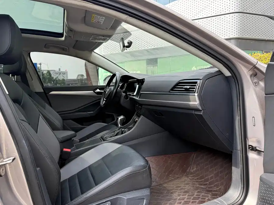 Volkswagen Sagitar, 2021
