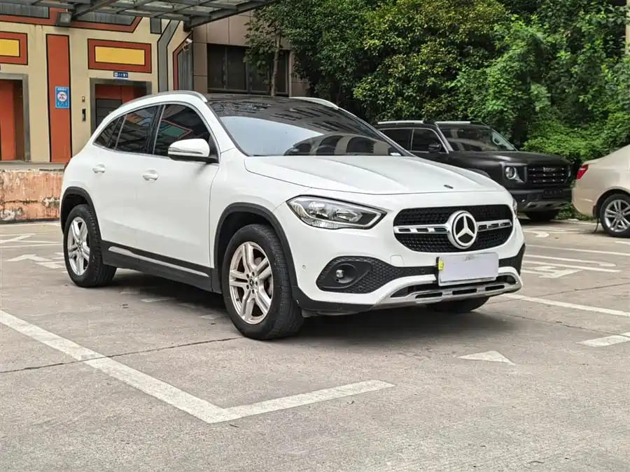 Mercedes-Benz GLA180, 2022