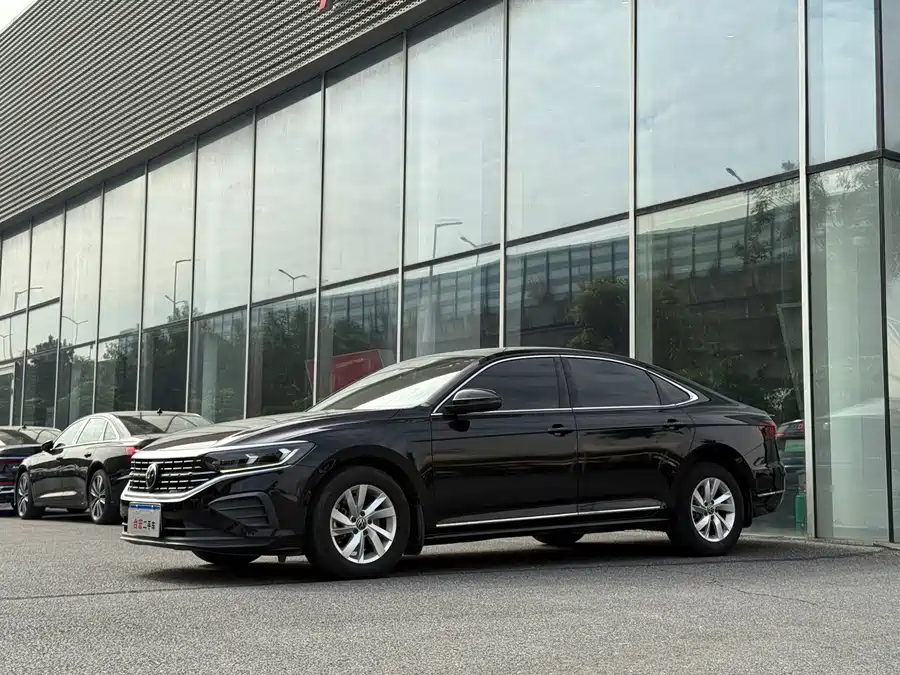 Купить Volkswagen Passat 2022 года с пробегом новый