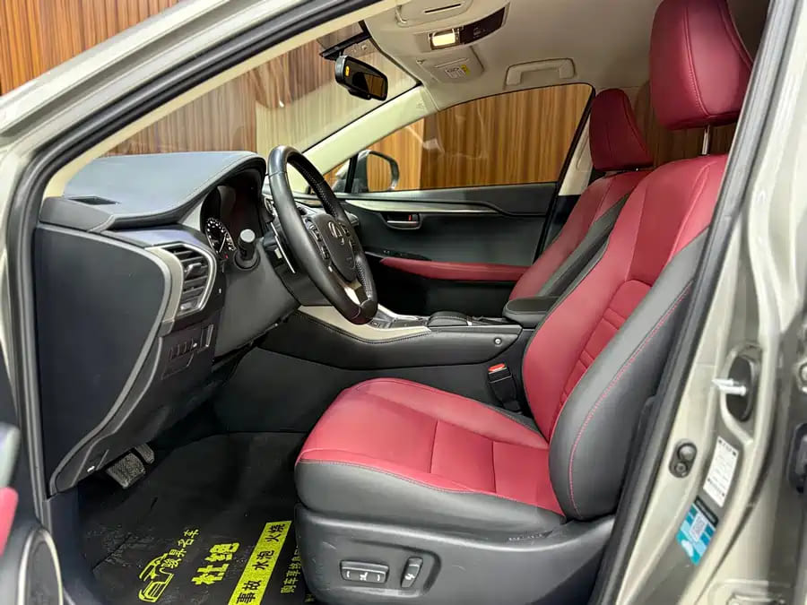 Lexus NX200, 2021