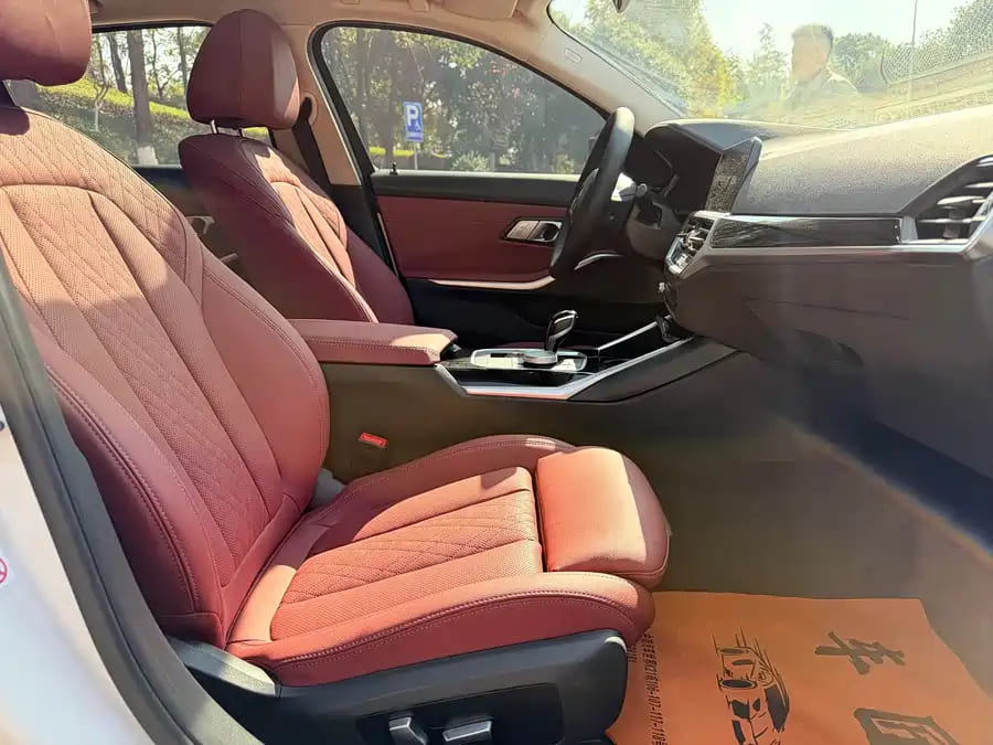 BMW 320Li, 2022