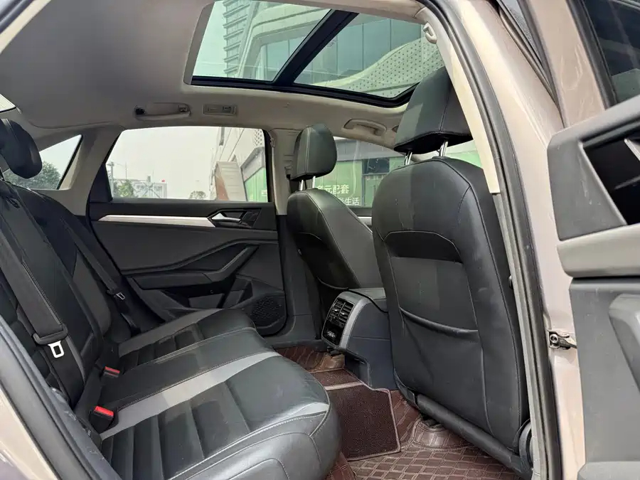 Volkswagen Sagitar, 2021