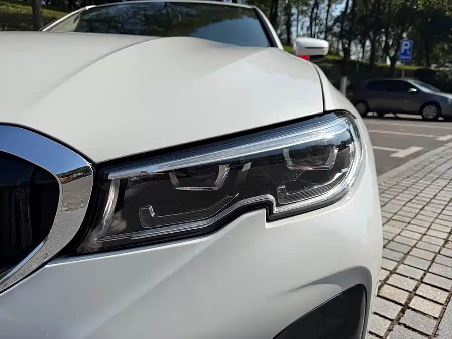 BMW 320Li, 2022