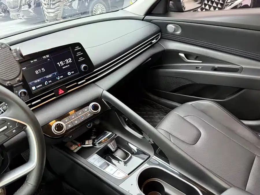 Hyundai Elantra, 2023