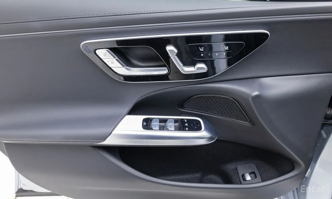 Mercedes-Benz E200, 2025