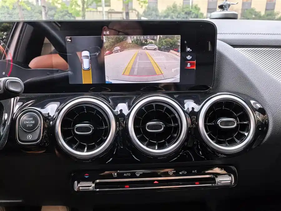 Mercedes-Benz GLA180, 2022
