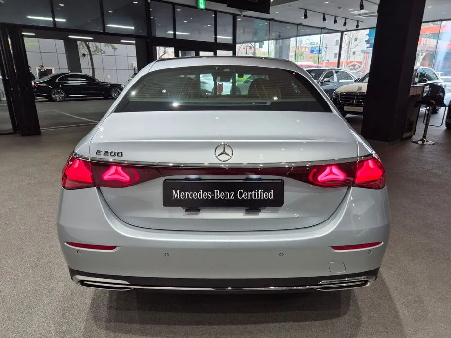 Mercedes-Benz E200, 2024