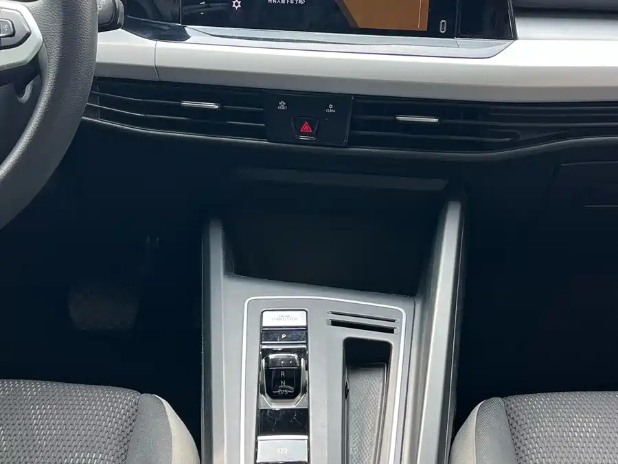 Volkswagen Golf, 2023