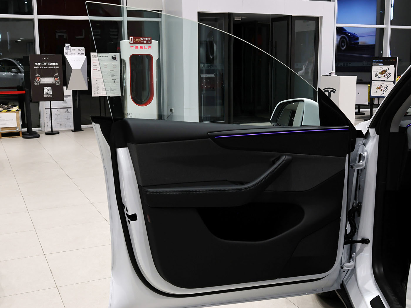 Tesla Model Y, 2025