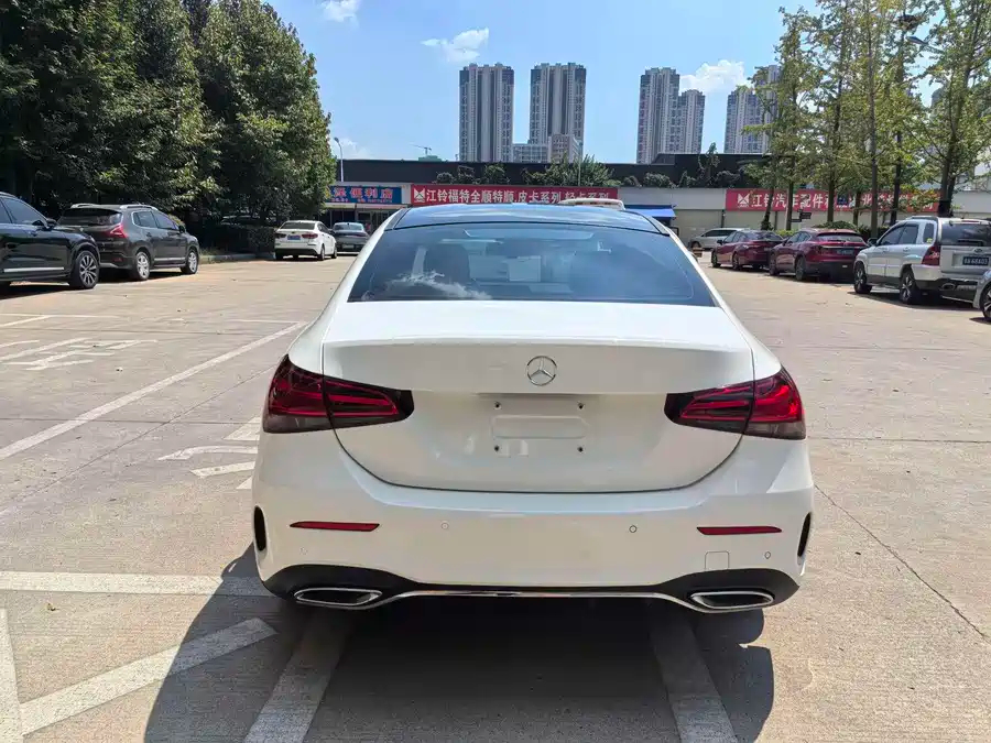 Mercedes-Benz A180L, 2021