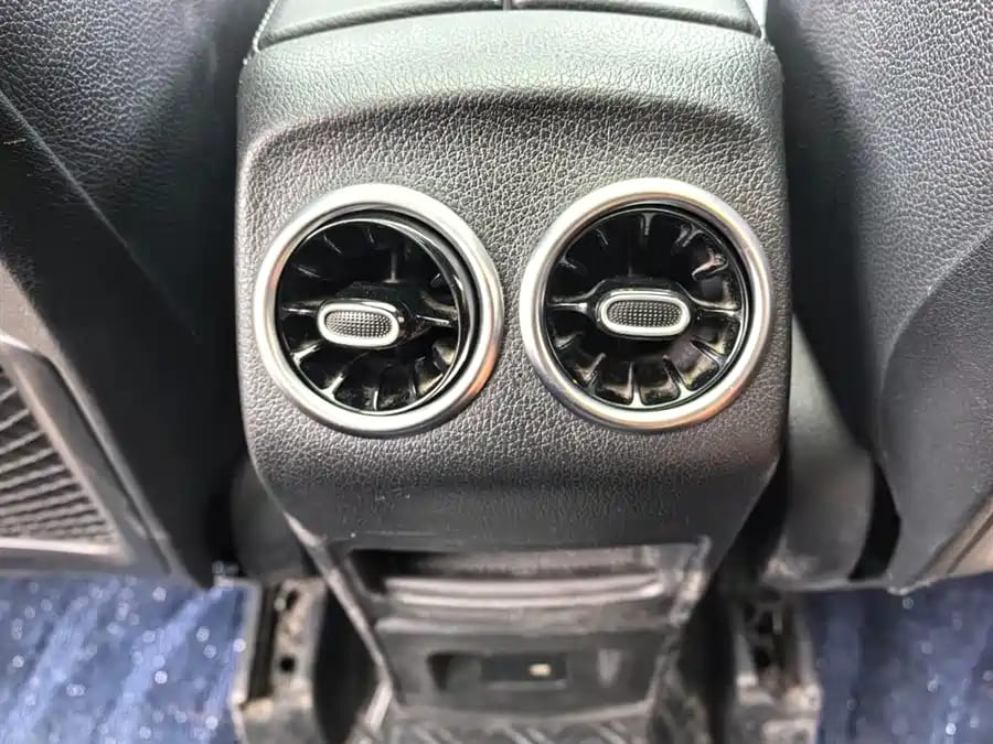 Mercedes-Benz GLA180, 2022