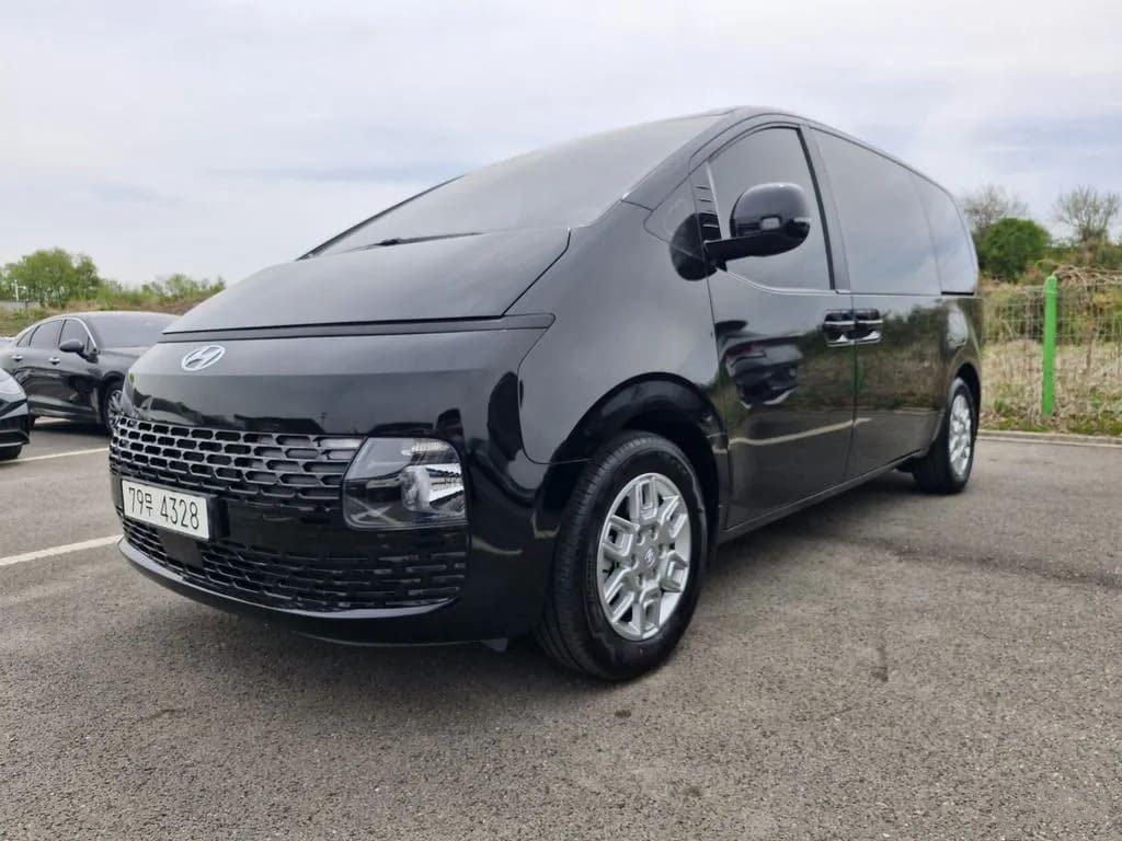 Купить Hyundai Staria 2022 года с пробегом новый