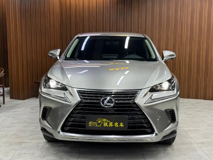 Lexus NX200, 2021