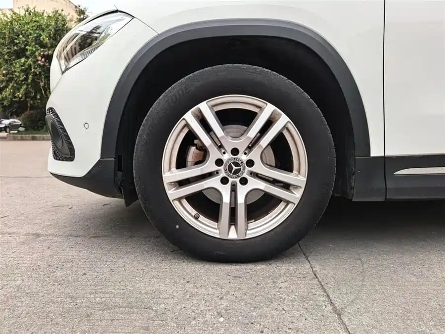Mercedes-Benz GLA180, 2022
