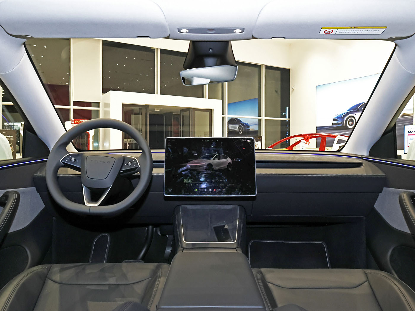 Tesla Model Y, 2025