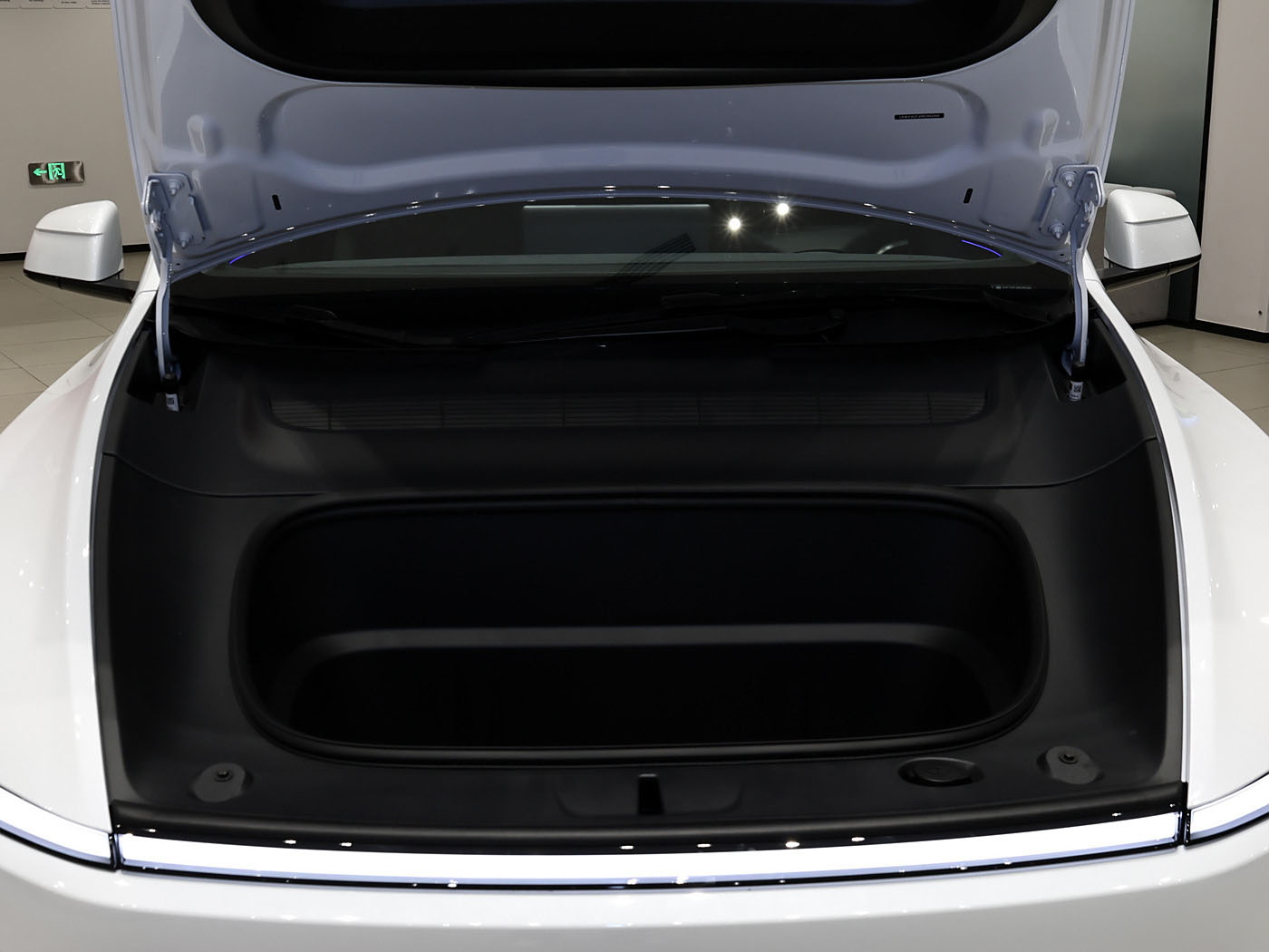 Tesla Model Y, 2025