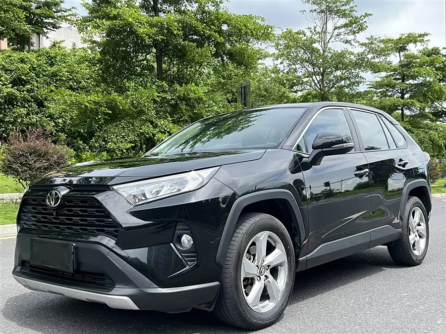Купить Toyota RAV4 2021 года с пробегом новый