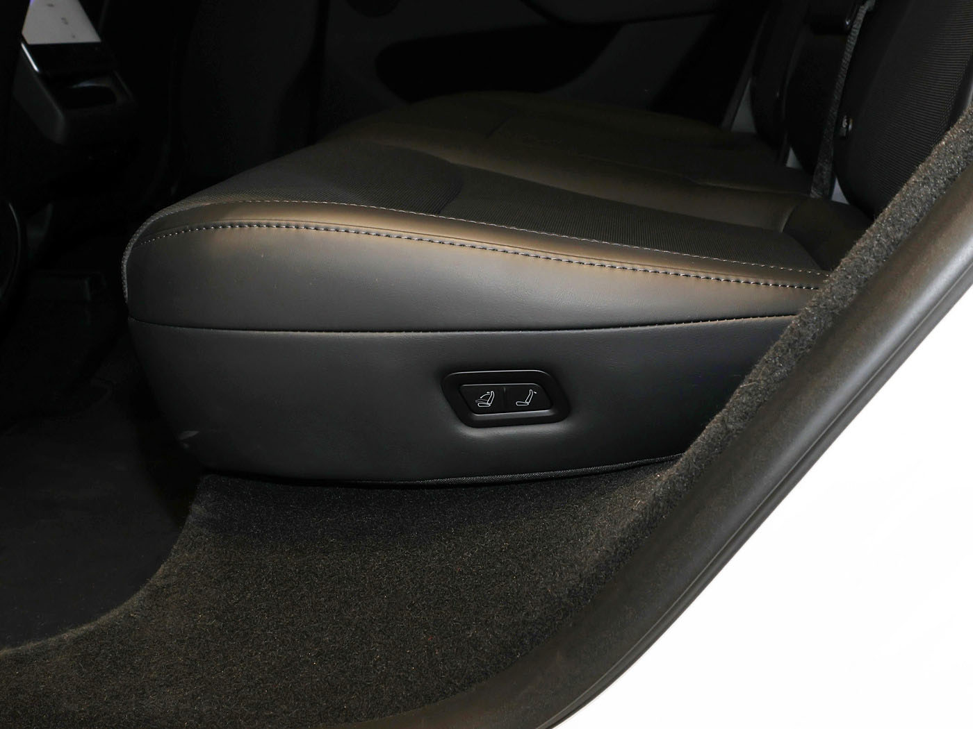 Tesla Model Y, 2025