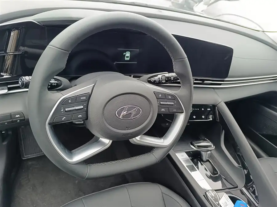 Hyundai Elantra, 2022