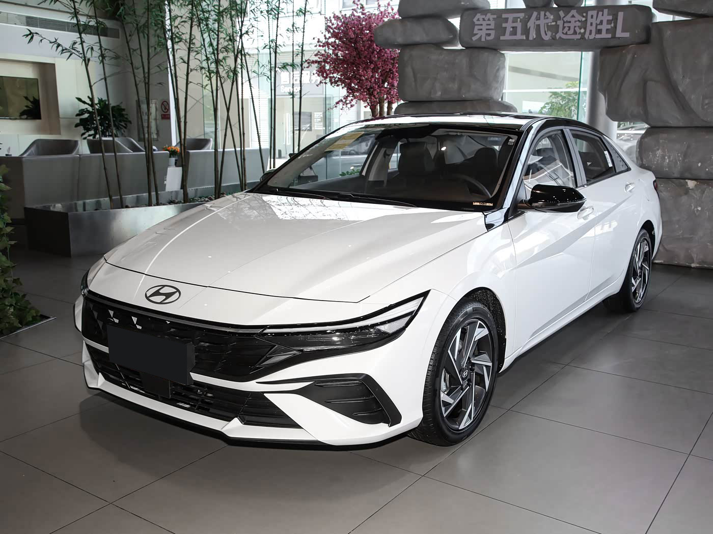Купить Hyundai Elantra 2026 года с пробегом бу