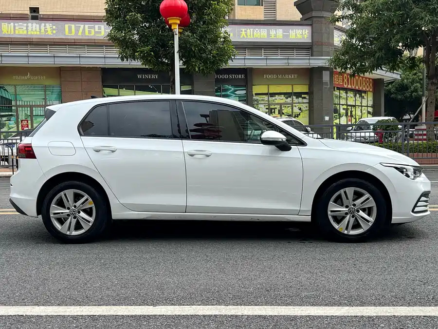 Volkswagen Golf, 2023