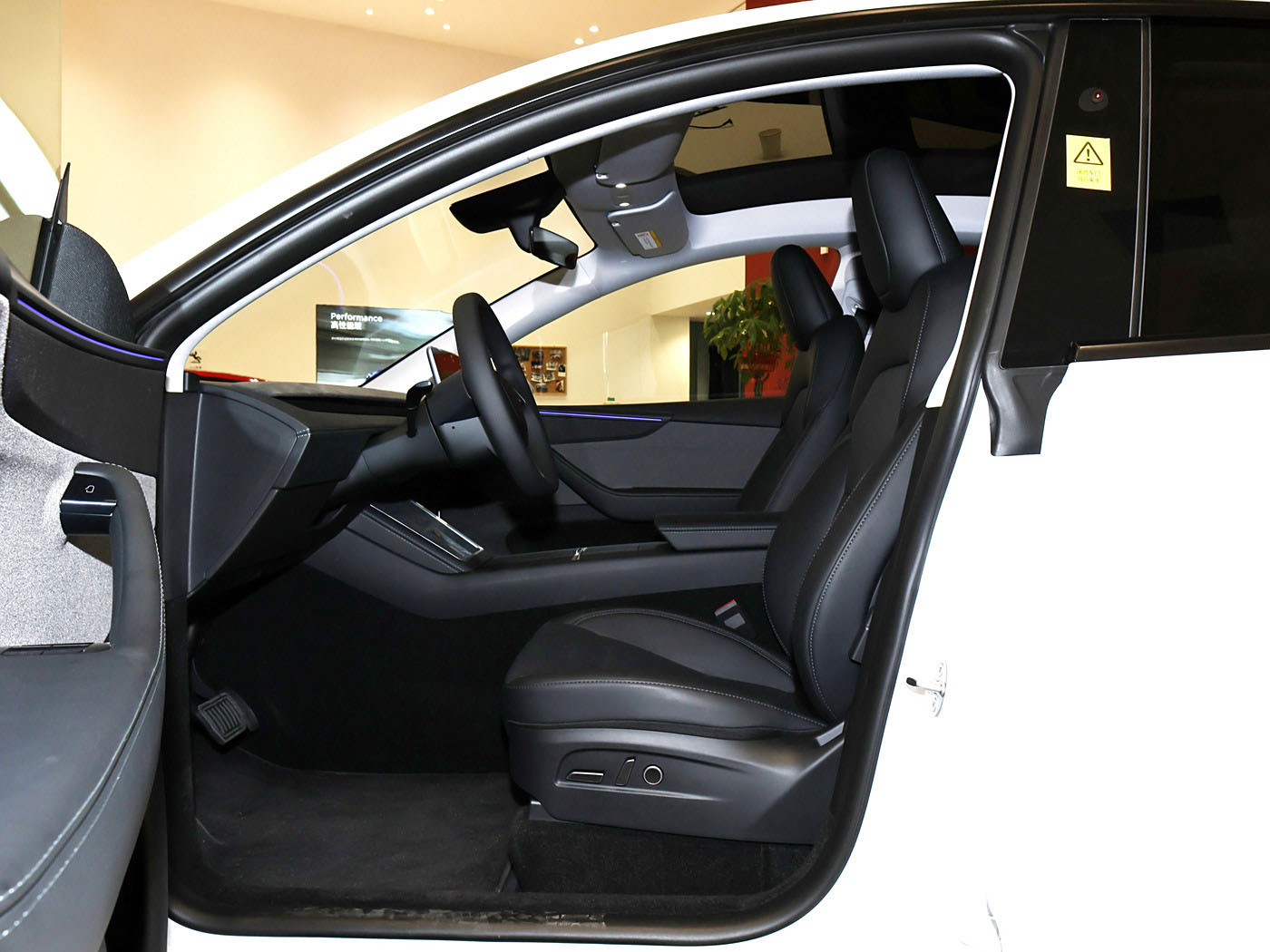 Tesla Model Y, 2025