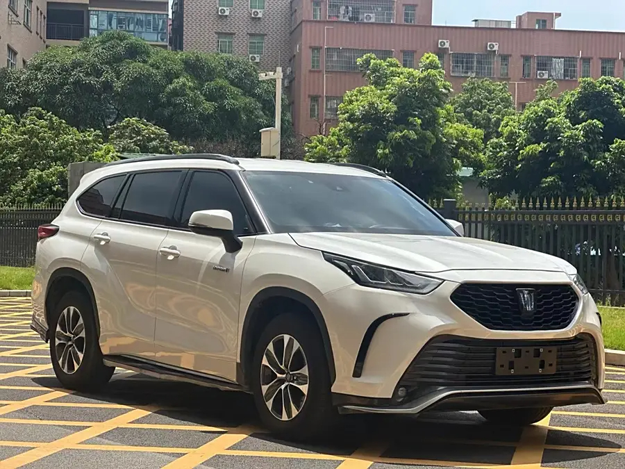 Купить Toyota Crown Kluger 2021 года с пробегом новый