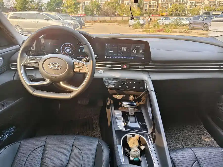 Hyundai Elantra, 2023