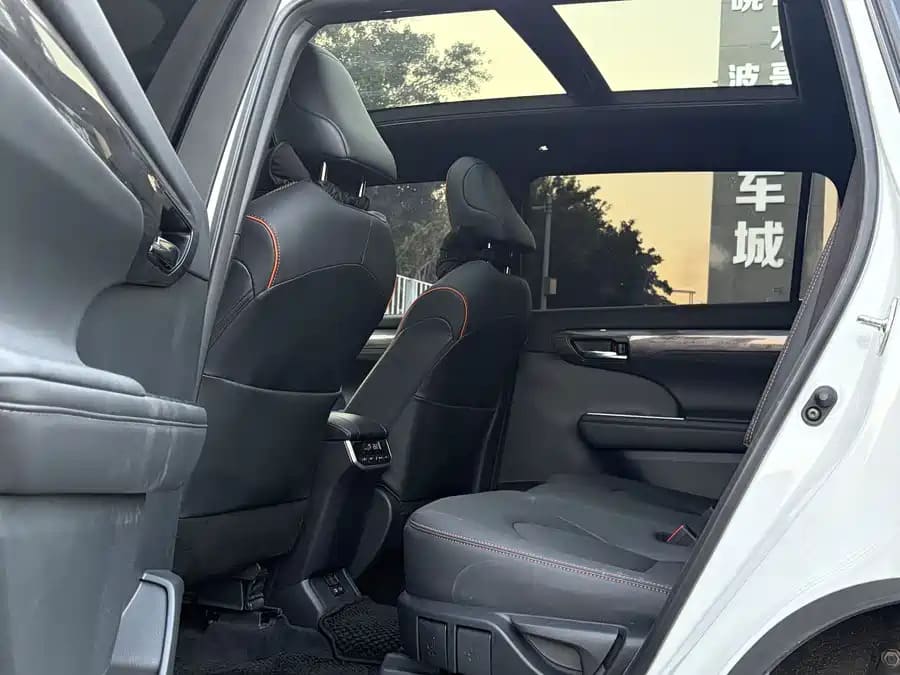 Toyota Crown Kluger, 2025