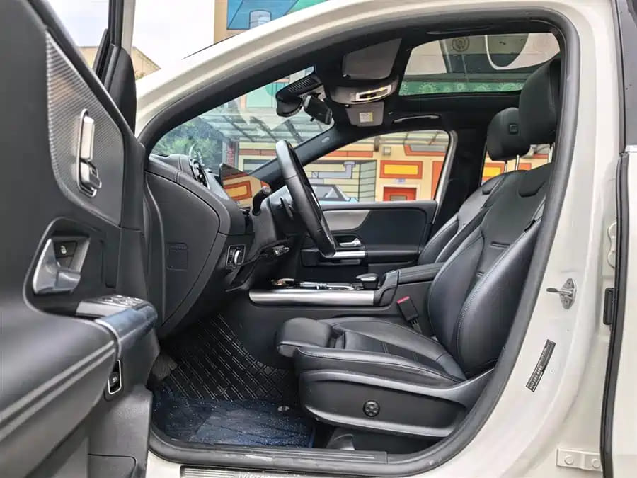 Mercedes-Benz GLA180, 2022