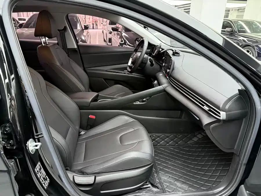 Hyundai Elantra, 2023