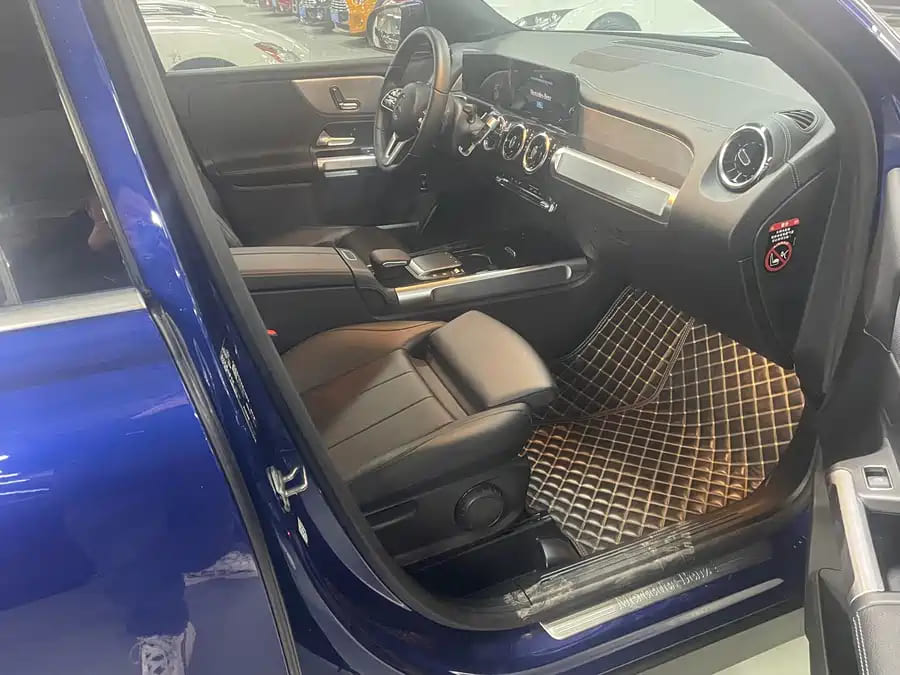 Mercedes-Benz GLB180, 2021