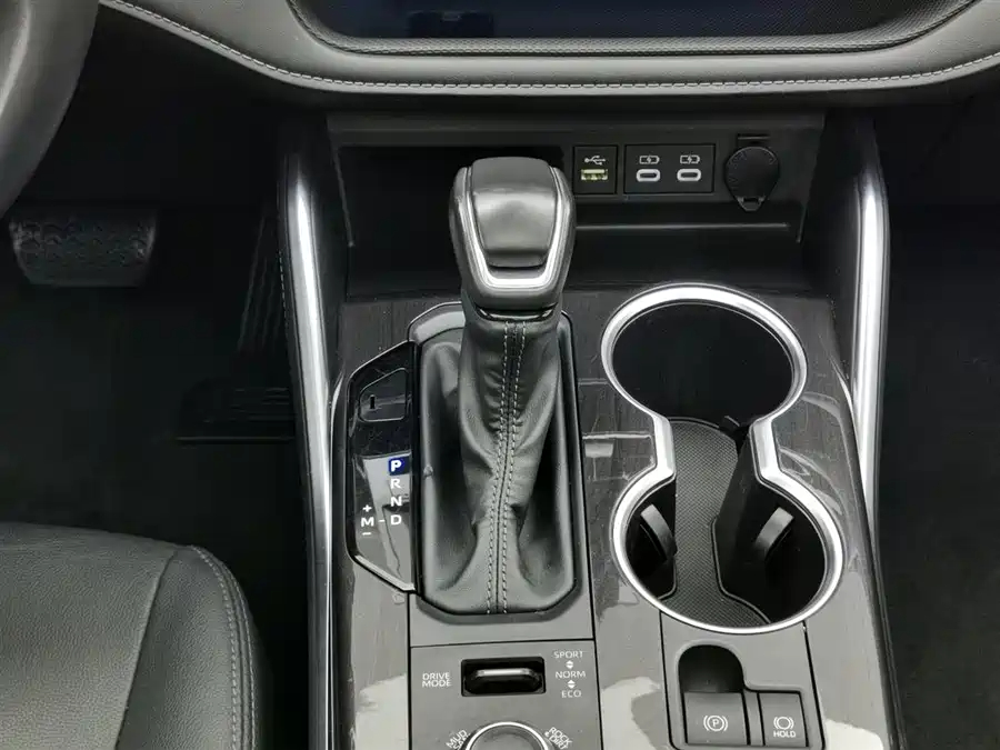 Toyota Crown Kluger, 2023