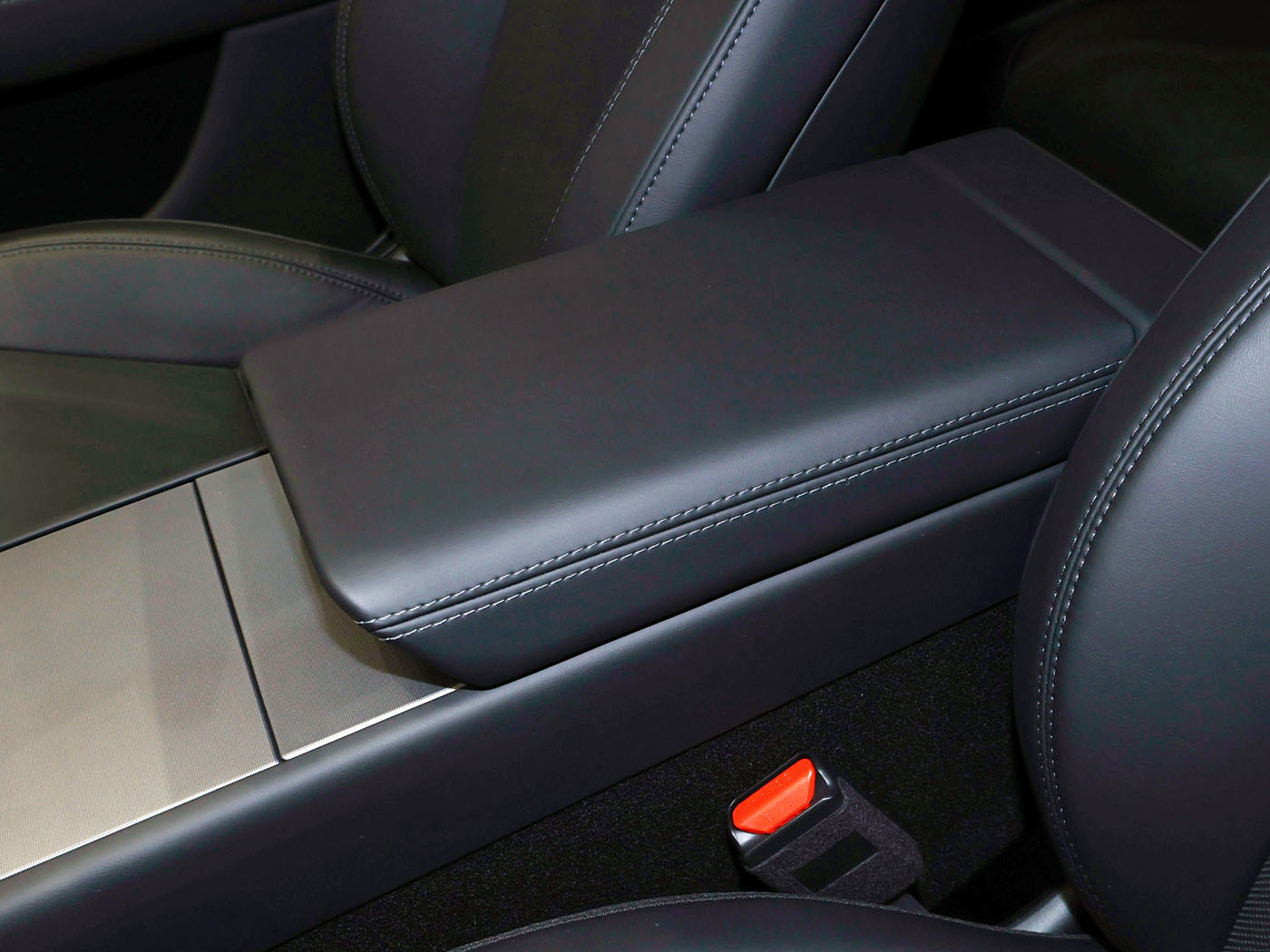 Tesla Model Y, 2025