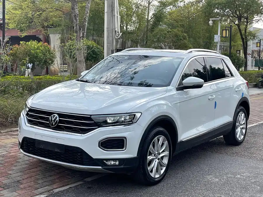 Купить Volkswagen T-Roc 2023 года с пробегом новый