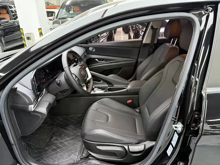 Hyundai Elantra, 2023
