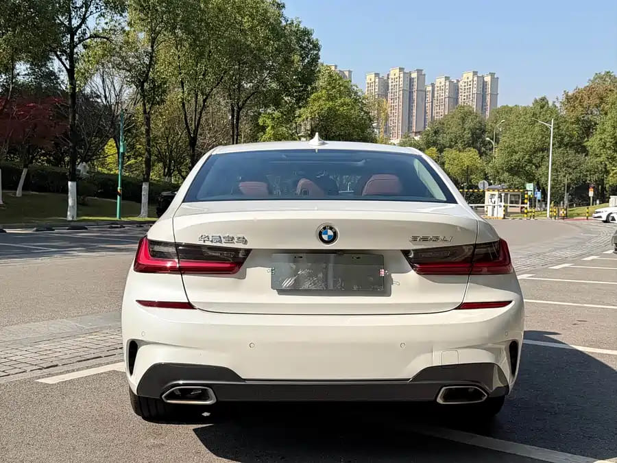 BMW 320Li, 2022