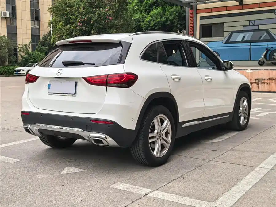 Mercedes-Benz GLA180, 2022