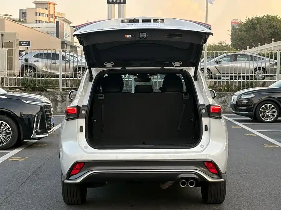 Toyota Crown Kluger, 2025