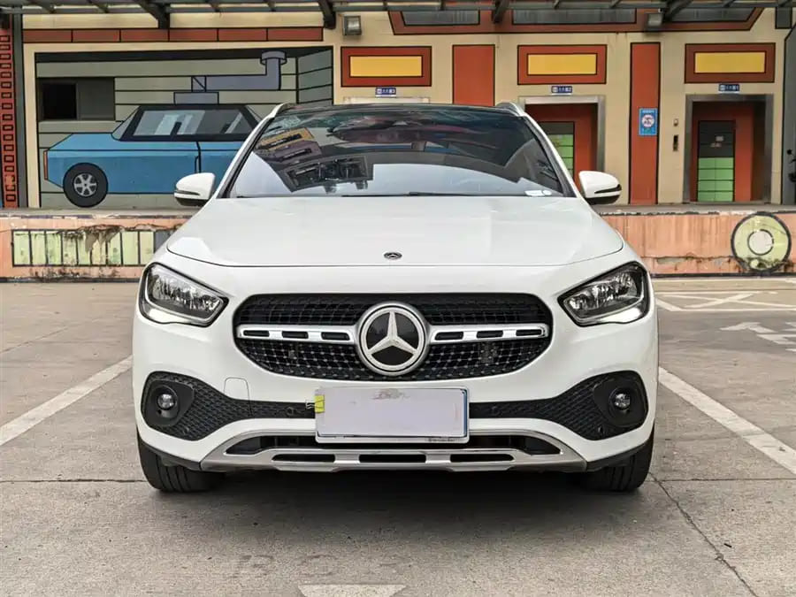 Mercedes-Benz GLA180, 2022