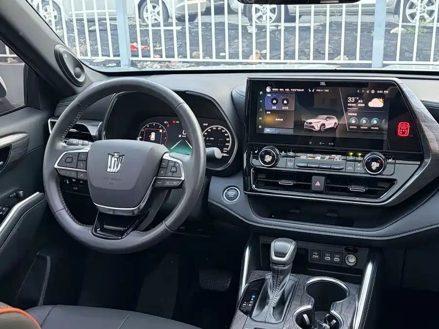 Toyota Crown Kluger, 2025