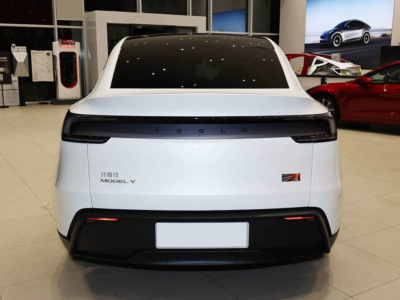 Tesla Model Y, 2025