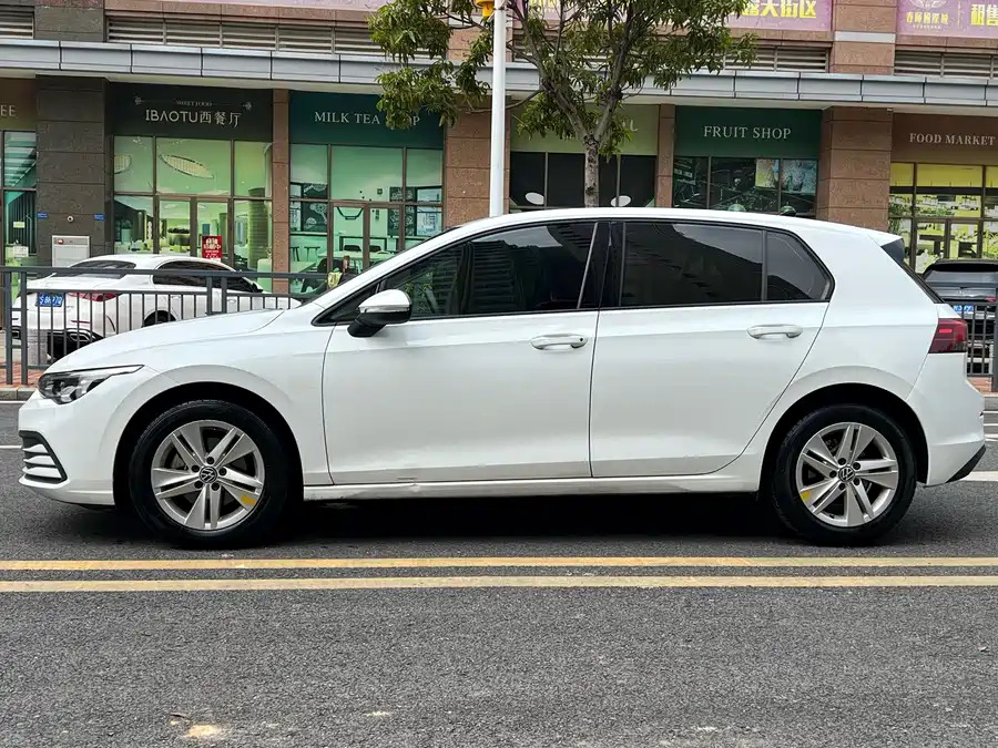 Volkswagen Golf, 2023