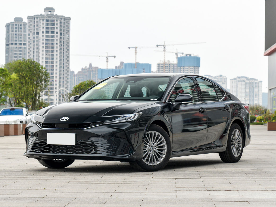 Купить Toyota Camry 2025 года с пробегом бу