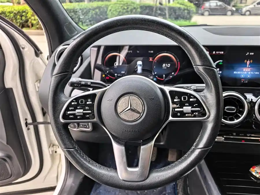 Mercedes-Benz GLA180, 2022