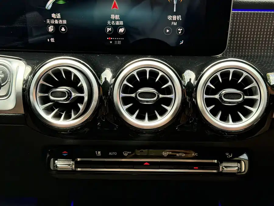 Mercedes-Benz GLB180, 2021