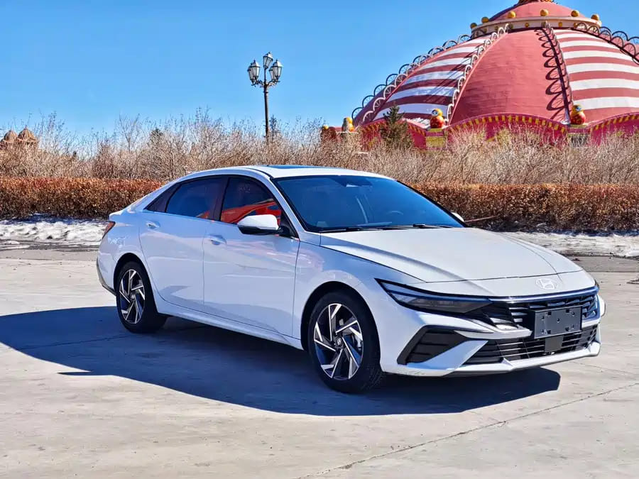 Купить Hyundai Elantra 2023 года с пробегом новый