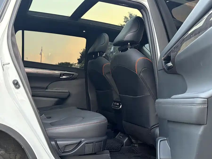 Toyota Crown Kluger, 2025